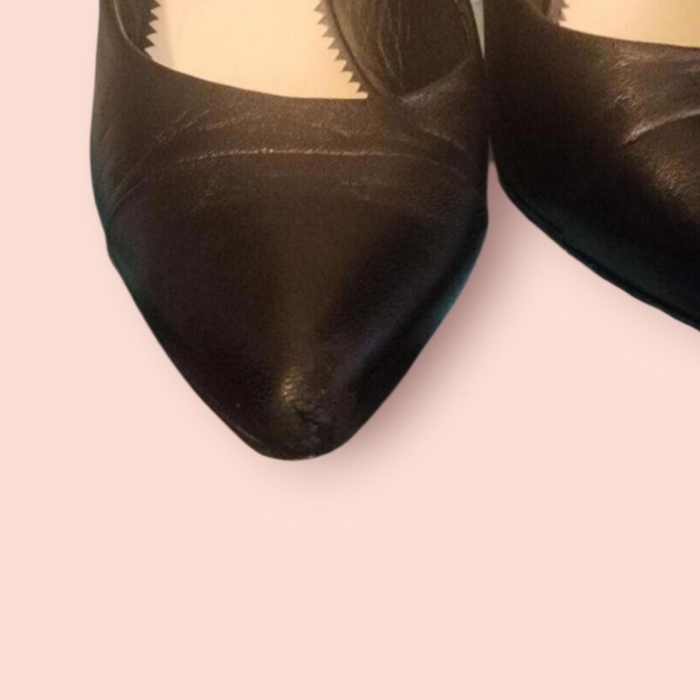 Chanel Black Pumps with Gold Logo Heel – Size 41 | Timeless & Classy - Picture 4 of 6